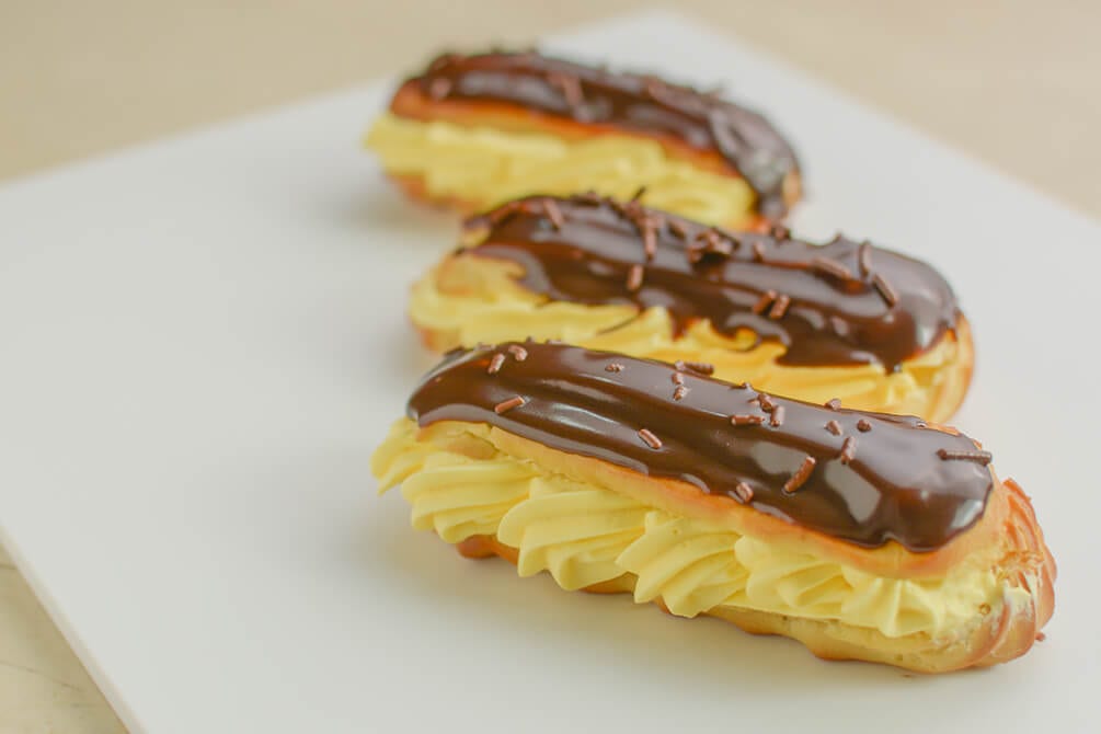 Eclair de Crema Pastelera y Cacao